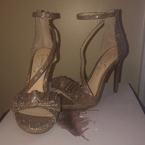 Jessica Simpson GOLD SPARKLE open toe pump/heel
